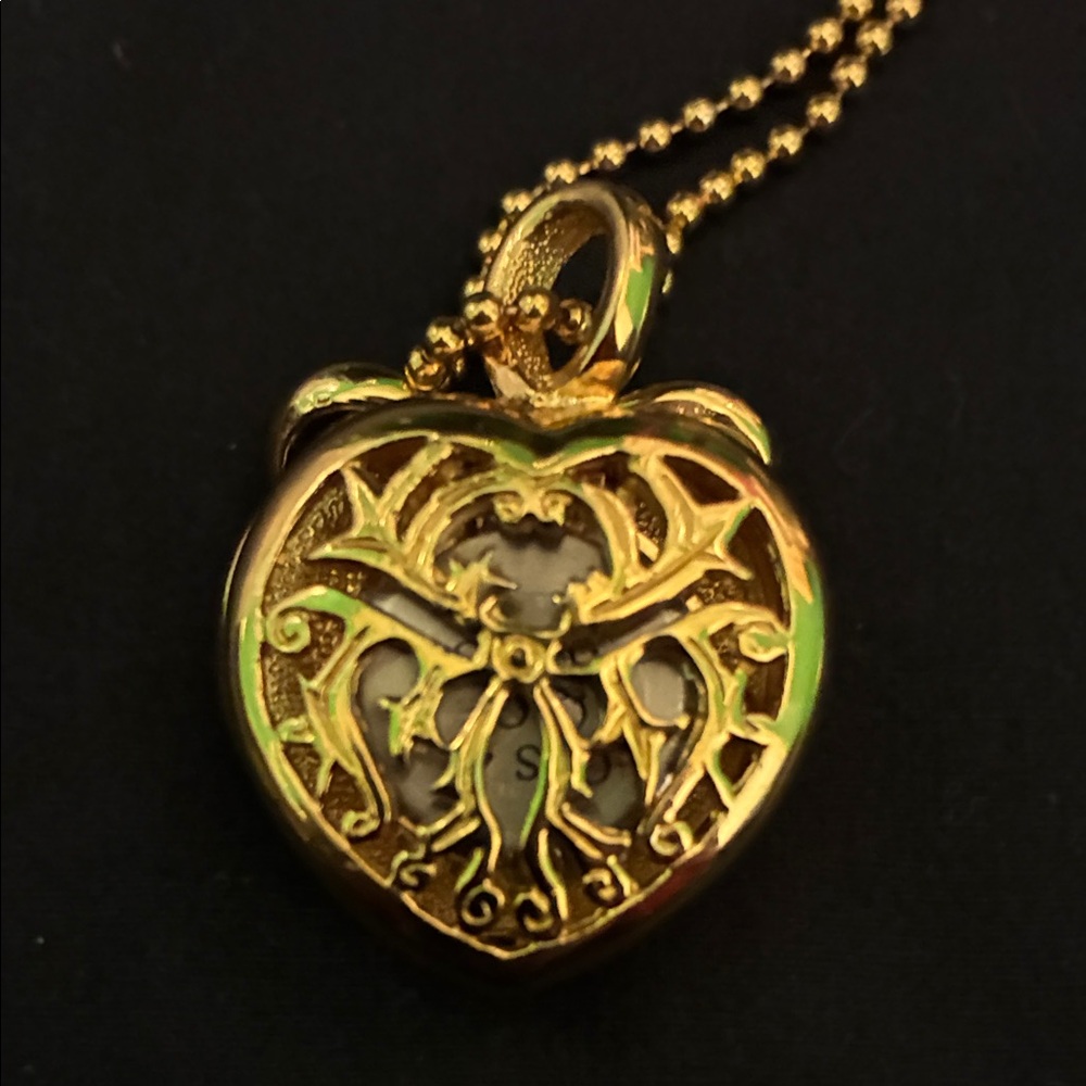 Pair of Gold Tone Pendant Necklaces with hidden (untested) watches - Picture 8 of 8